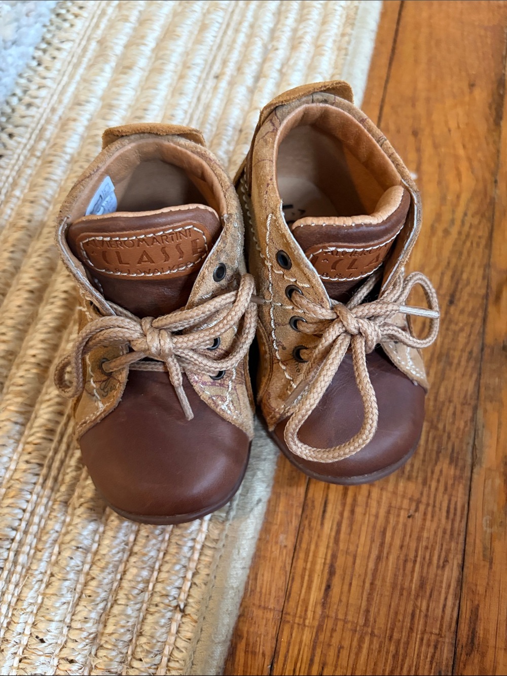 Alviero Martini Leather classic Geo baby boots